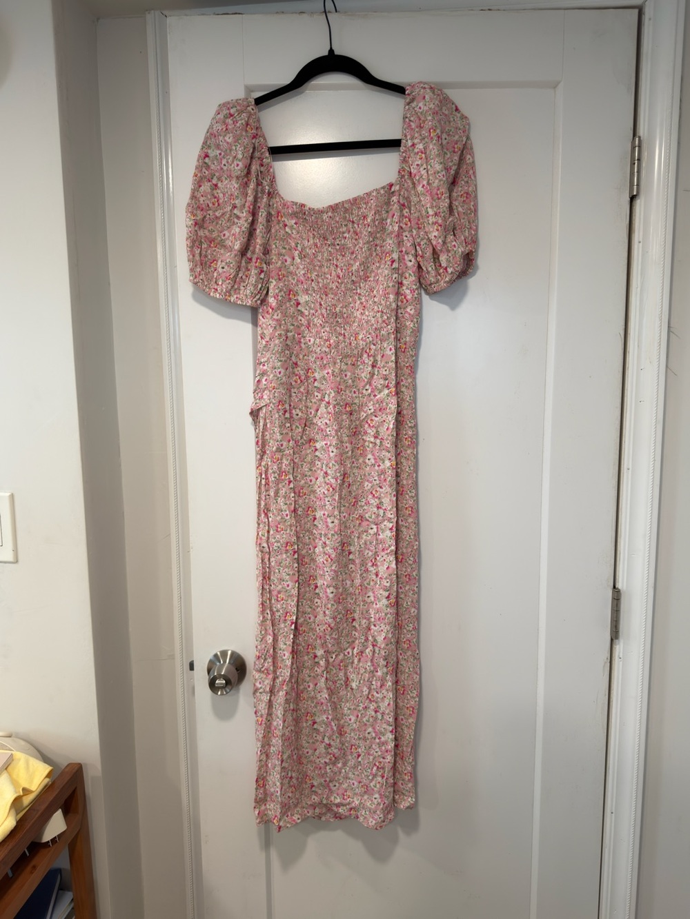 ASTR The Label- Pink Floral Puff-Sleeve Midi Dress